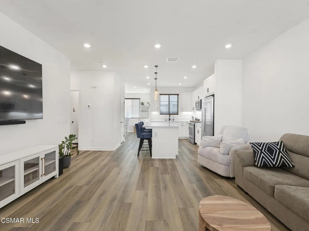 27065 Tanager Lane, Valencia, California 91381 home-pic-3